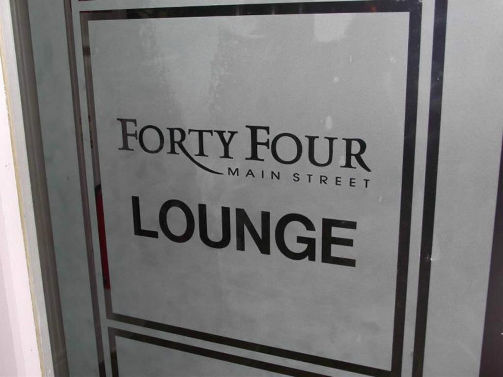 Forty Four Main Street Swords Ngoại thất bức ảnh